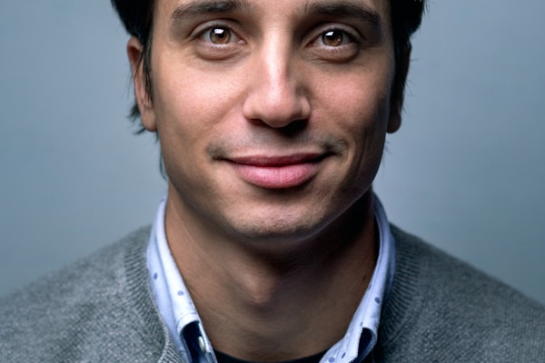 若い男性ポートレート（山本さん・20代）